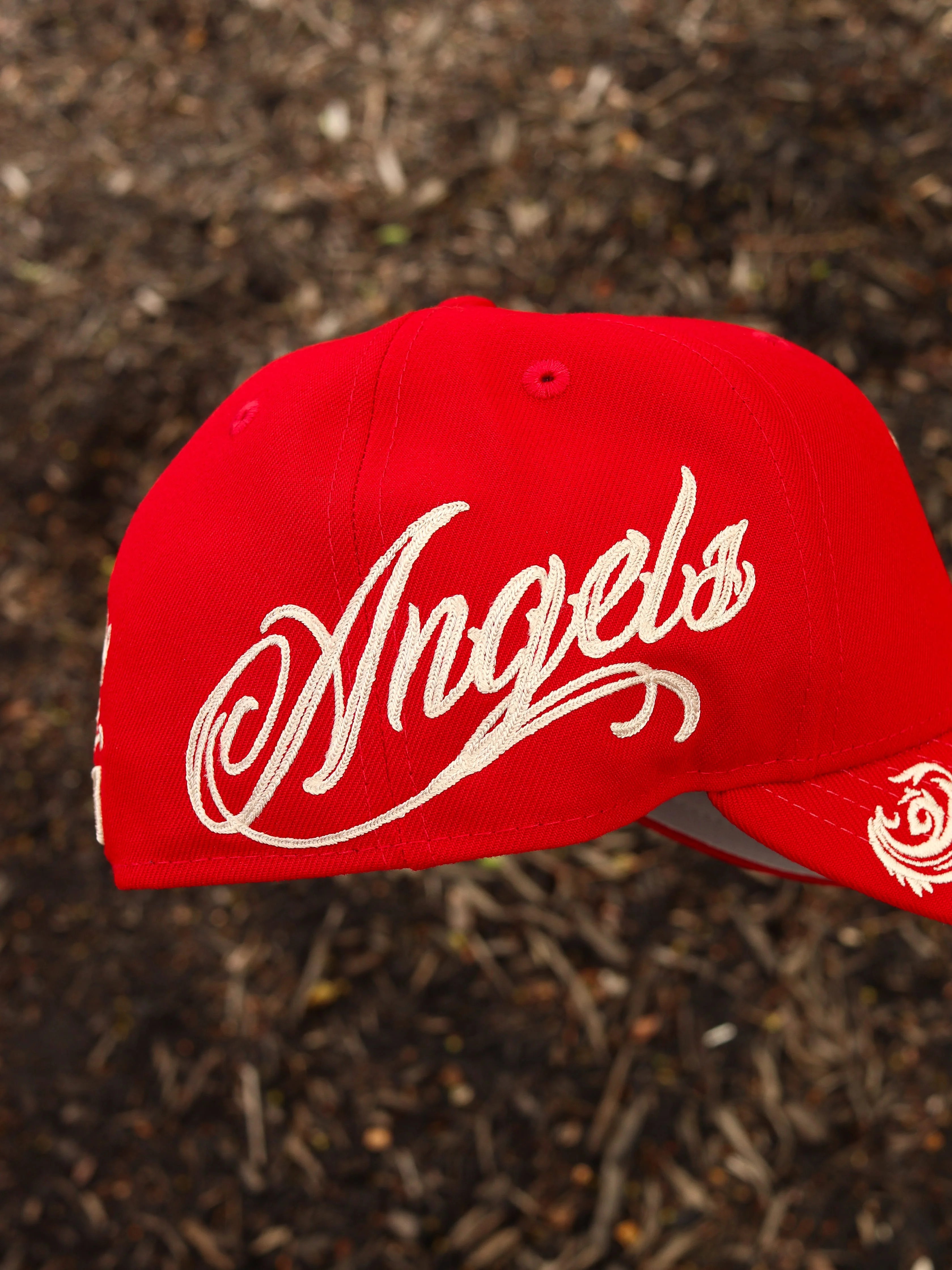 Red Angels floral - Image 2
