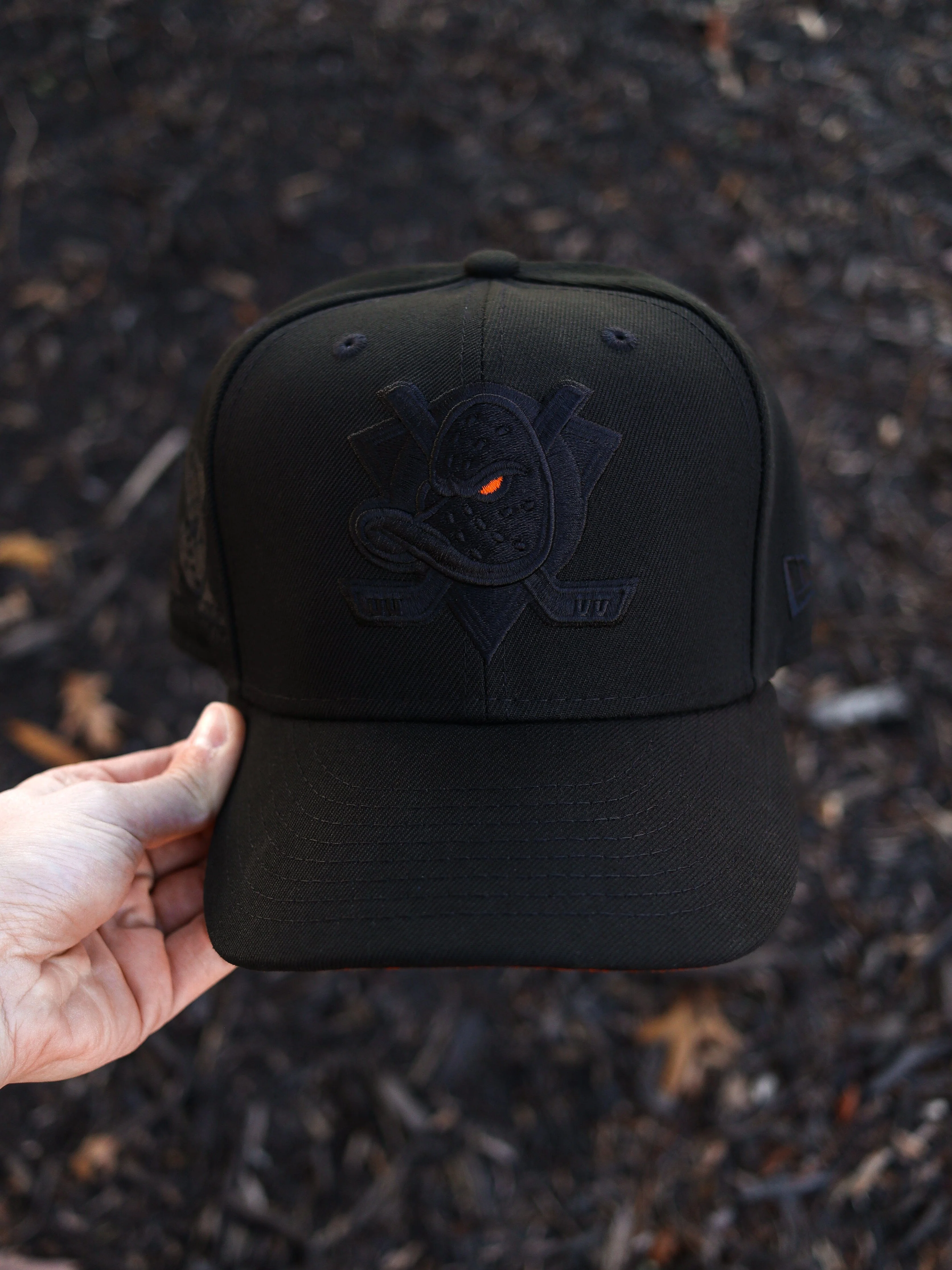 Black mighty ducks hat - Image 4