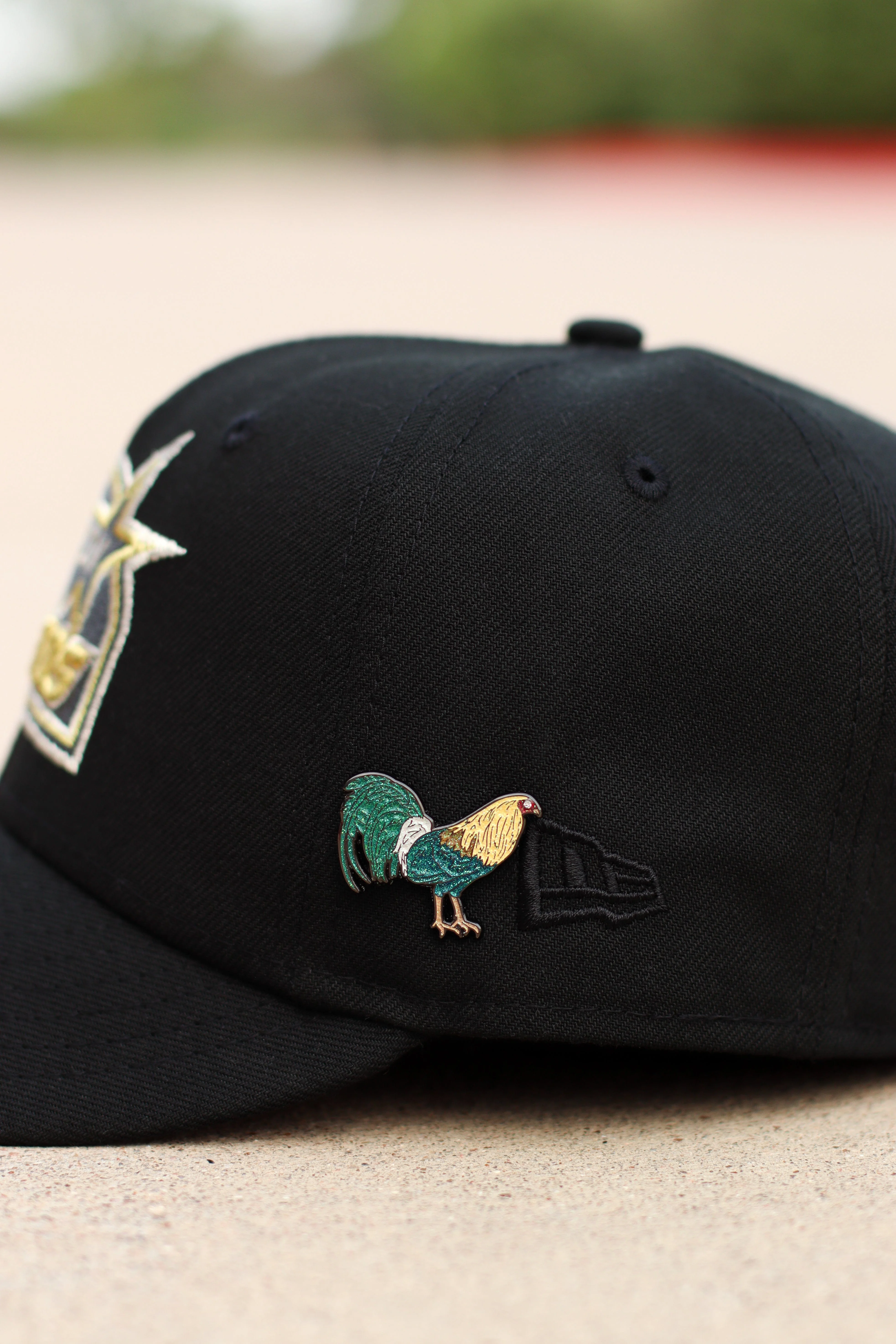 Colored gallo pin