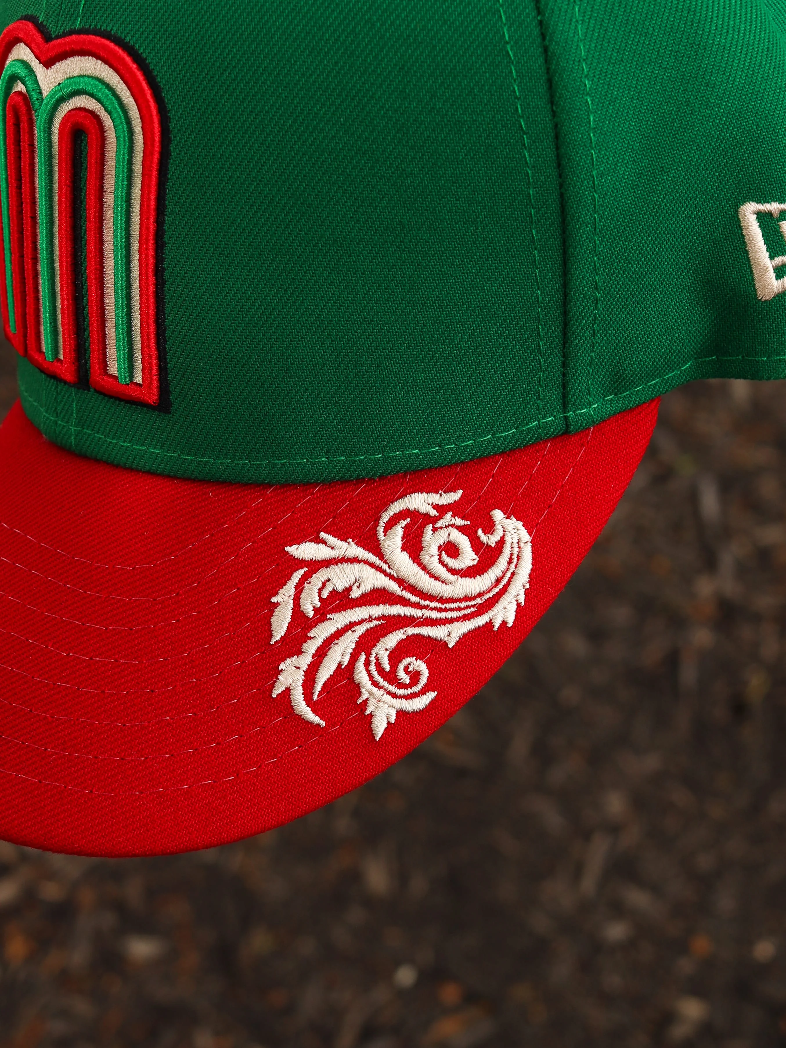 Green/red mexico floral design - Image 4