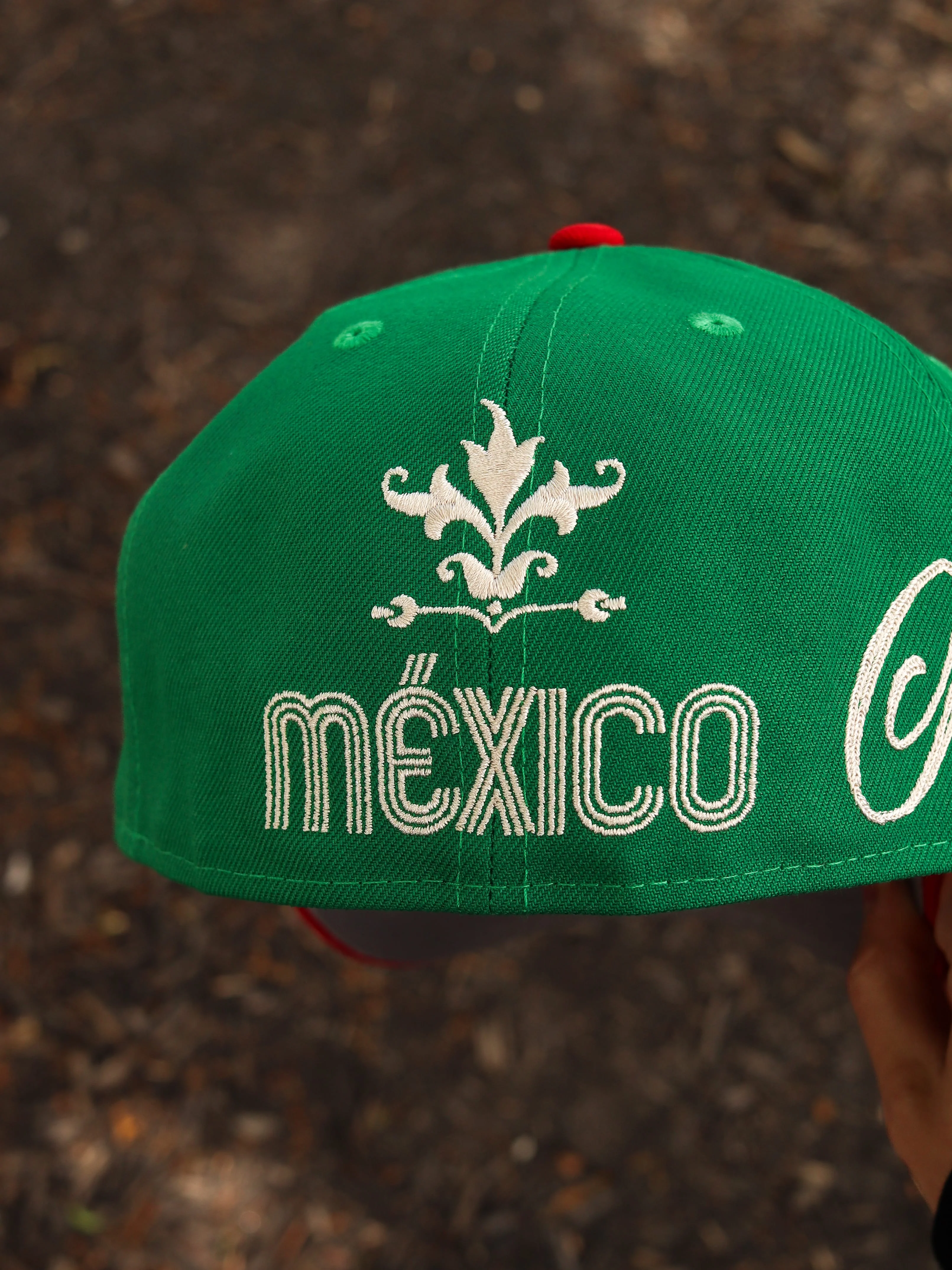 Green/red mexico floral design - Image 5