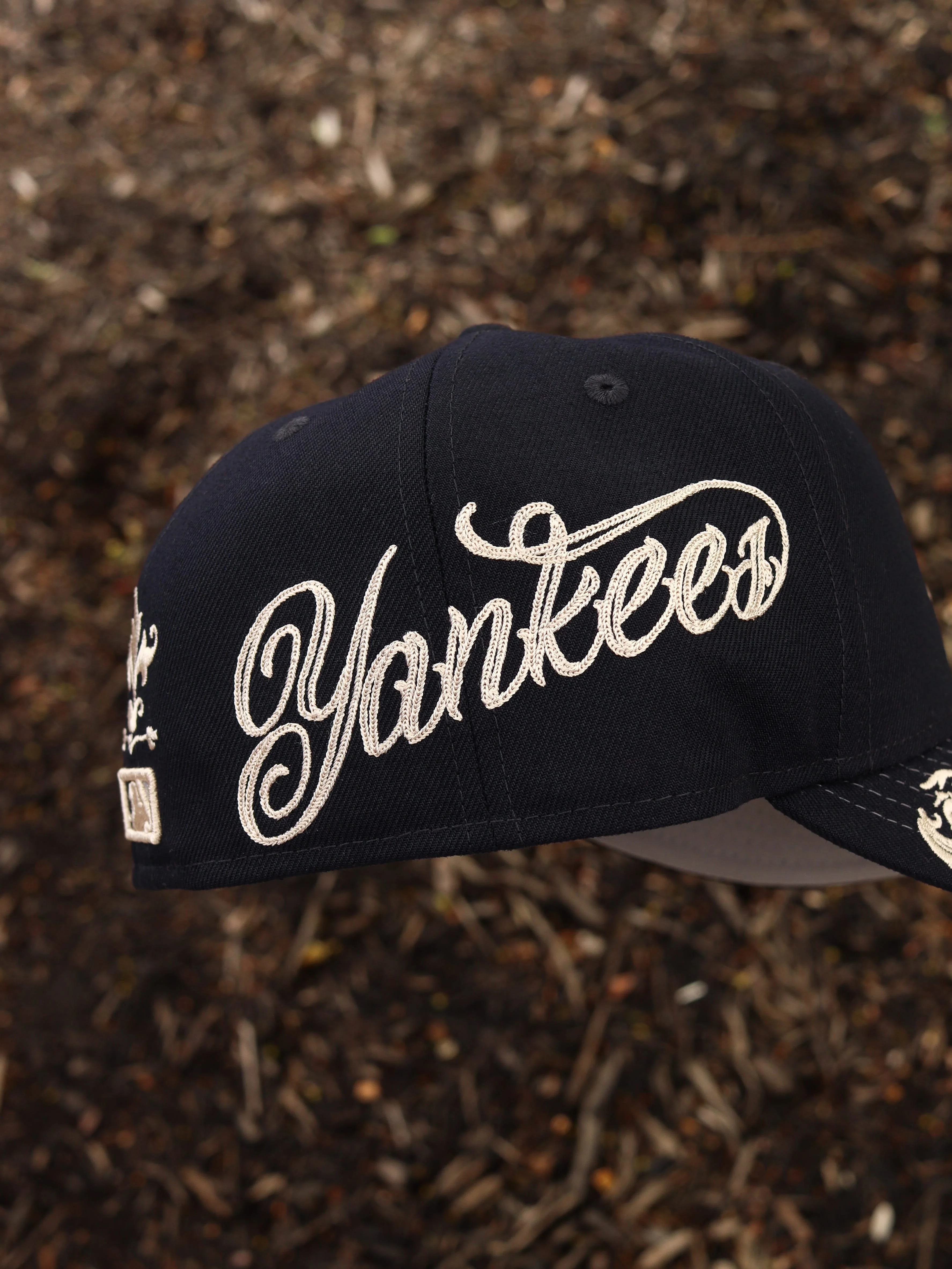 Navy Yankees floral - Image 3