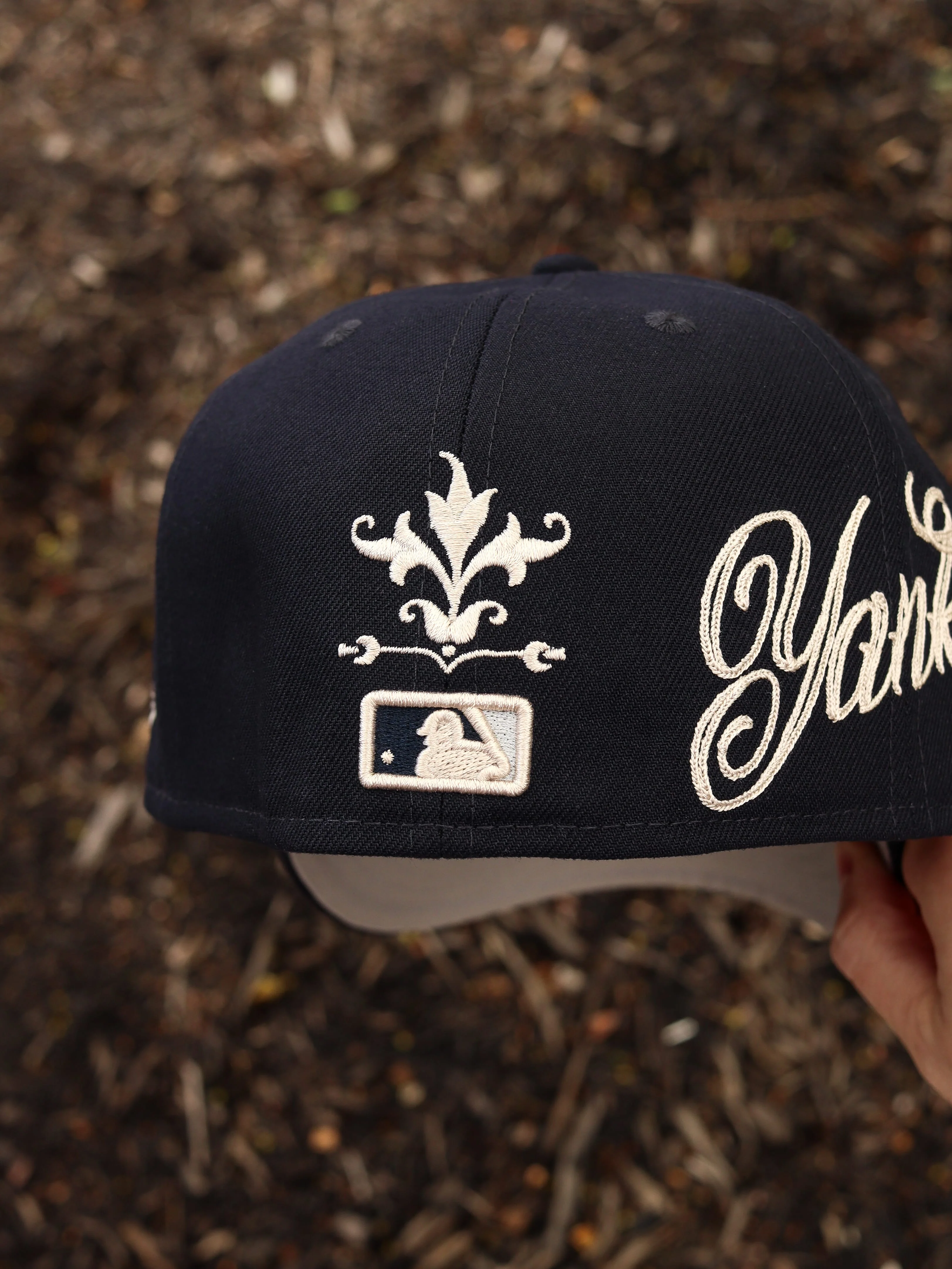 Navy Yankees floral - Image 4