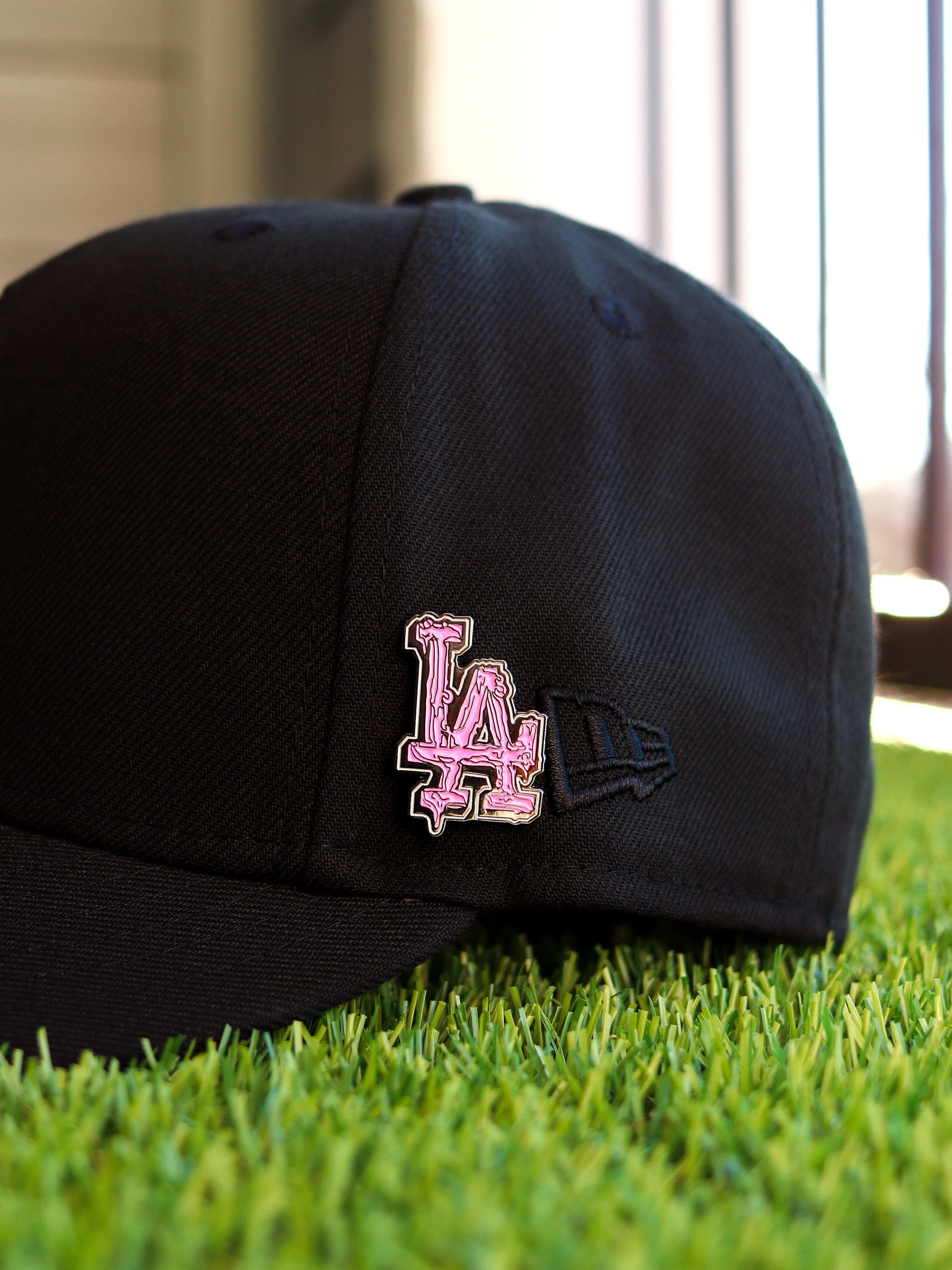 Pink drippy LA pin