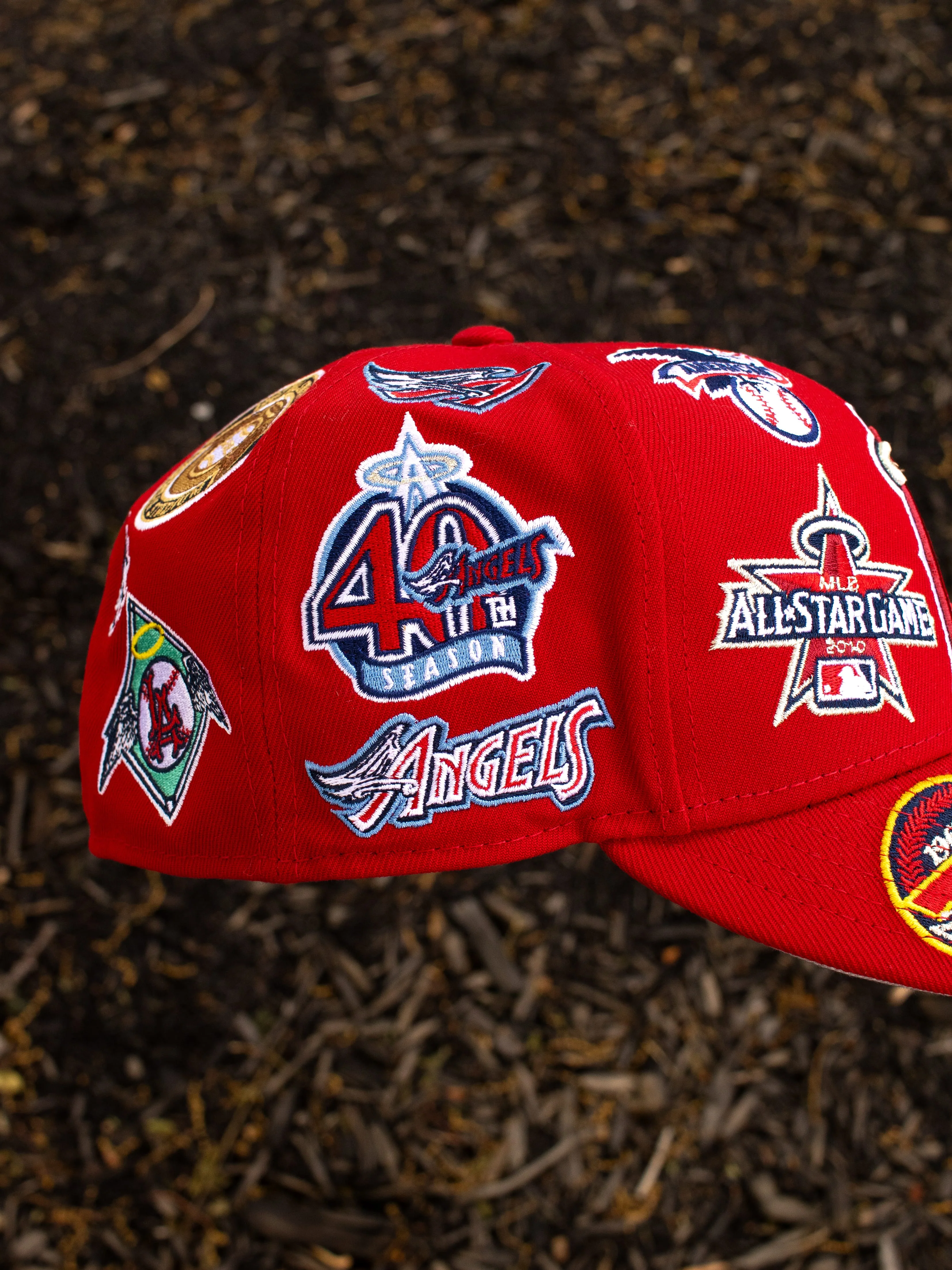 Red Angels all over - Image 3