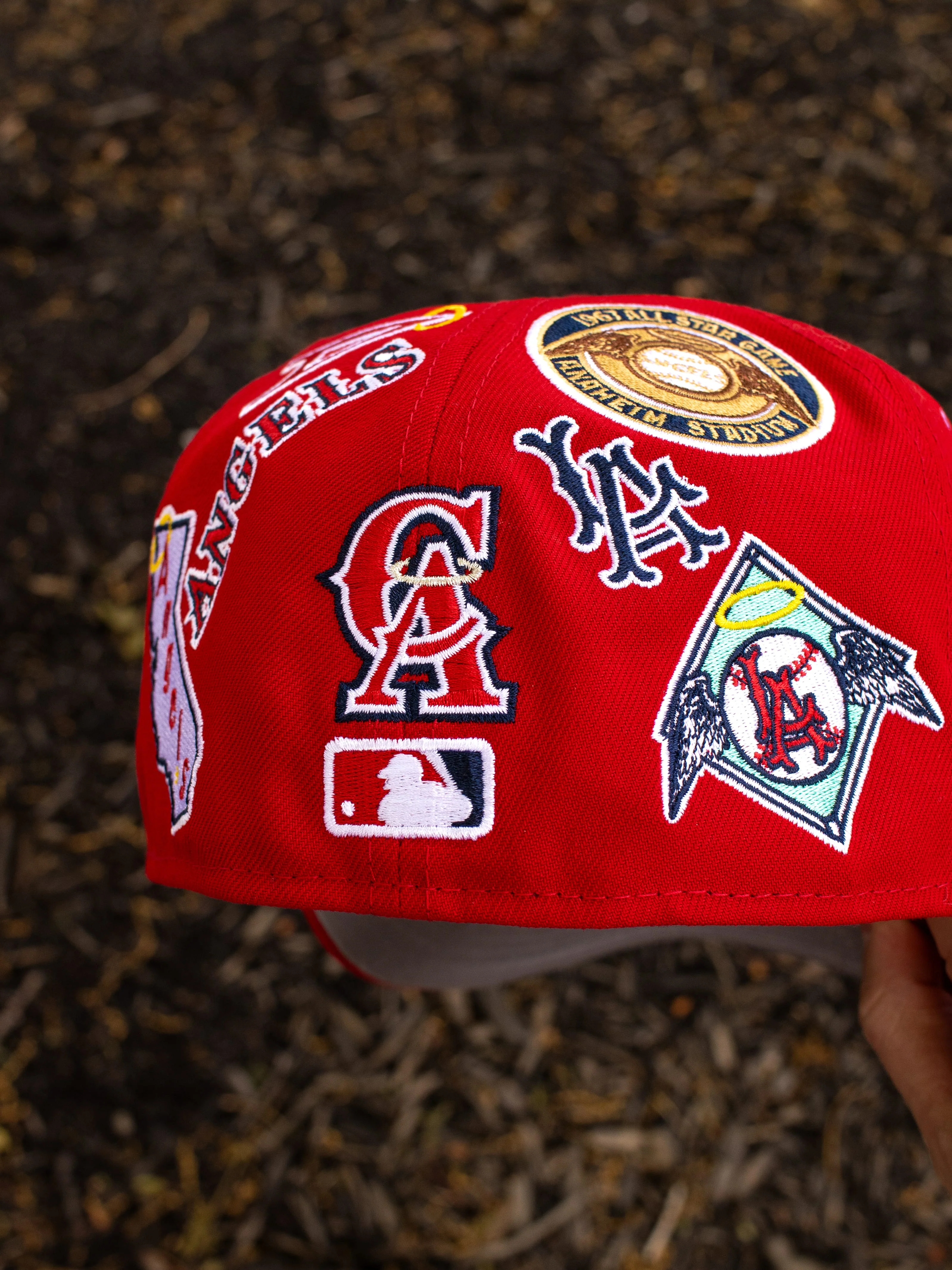 Red Angels all over - Image 4