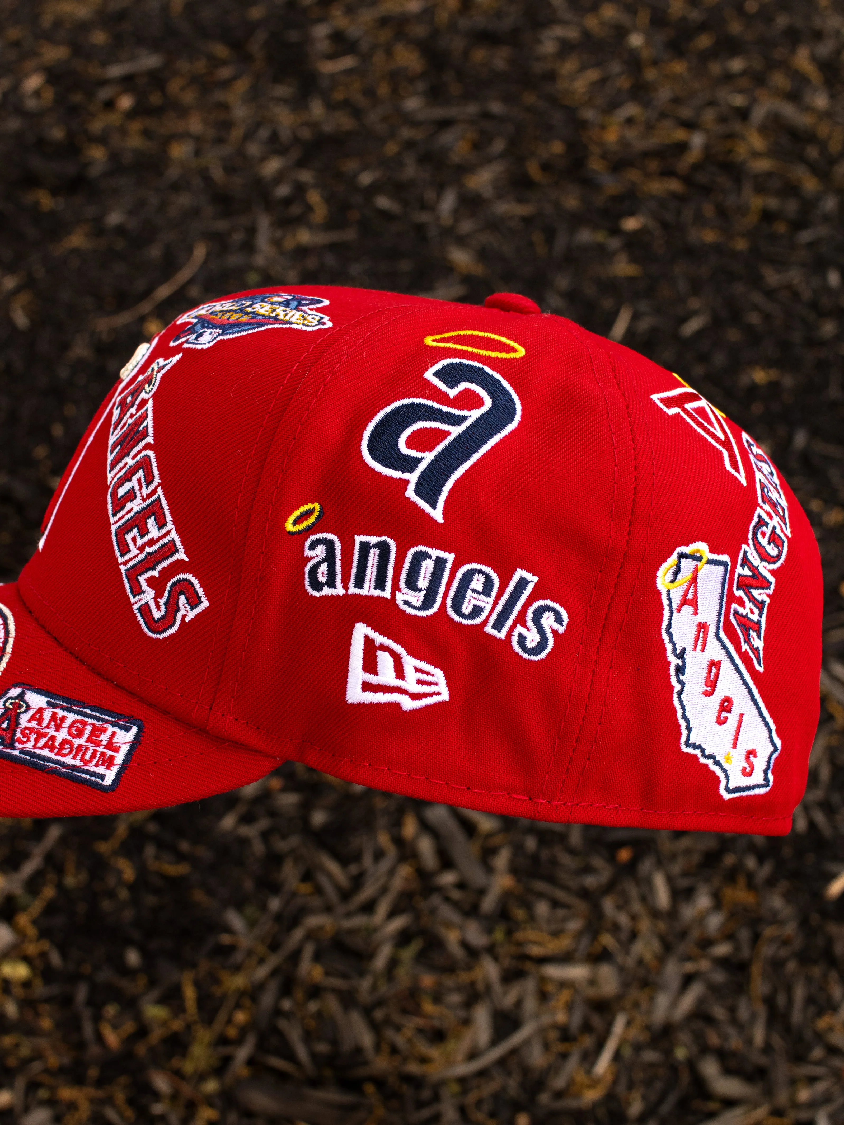 Red Angels all over - Image 5